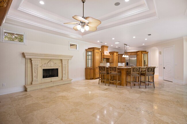 Building Photo - ** OAKES ESTATES ** 4 BED + DEN / 3.5 BATH...