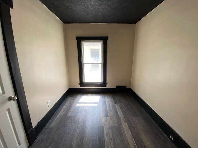 Building Photo - Updated 3-Bed on a Quiet Dead-End Street —...