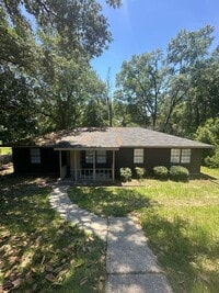 Building Photo - Daleville!  Cul-de-sac!!  New Carpet/Paint...
