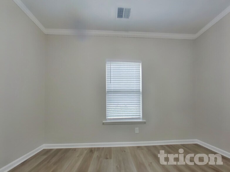 Building Photo - 45 Oak Hollow Way