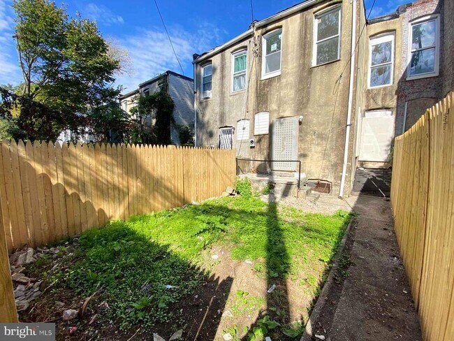 Building Photo - 3015 Rayner Ave