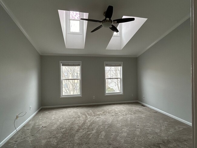 Building Photo - 450 Hartford Dr