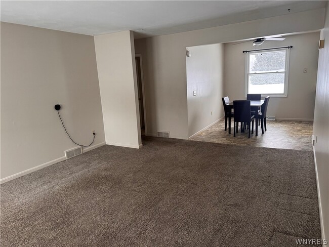 Building Photo - 10035 Creek Rd