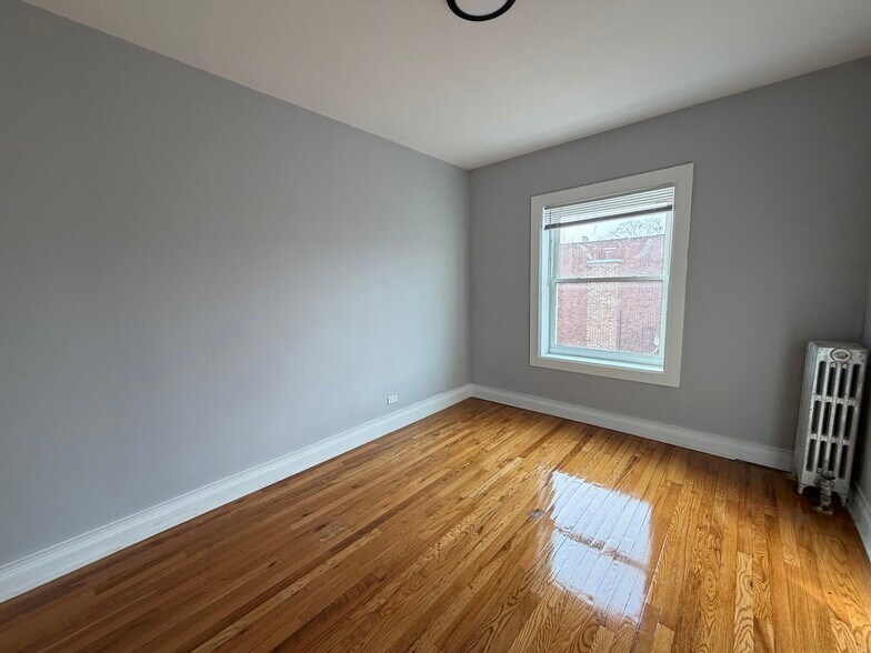 Building Photo - 6956 N Ashland Ave