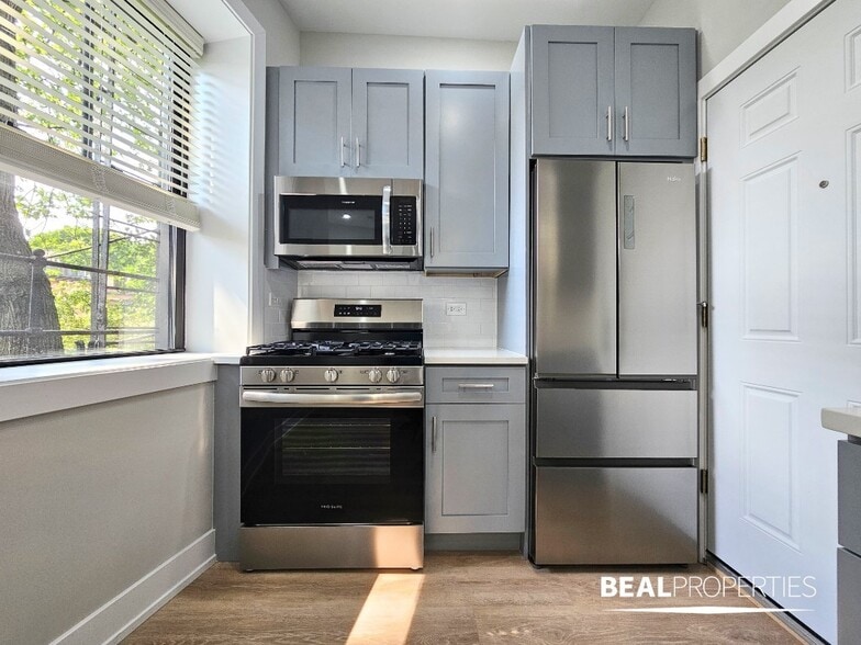 Building Photo - 428 W Belden Ave