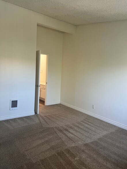 Building Photo - 18150 Prairie Ave