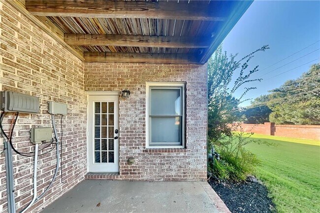 Building Photo - 3008 Montclair Cir SE
