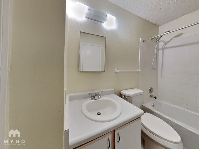 Building Photo - 9023 Mountain Field Dr