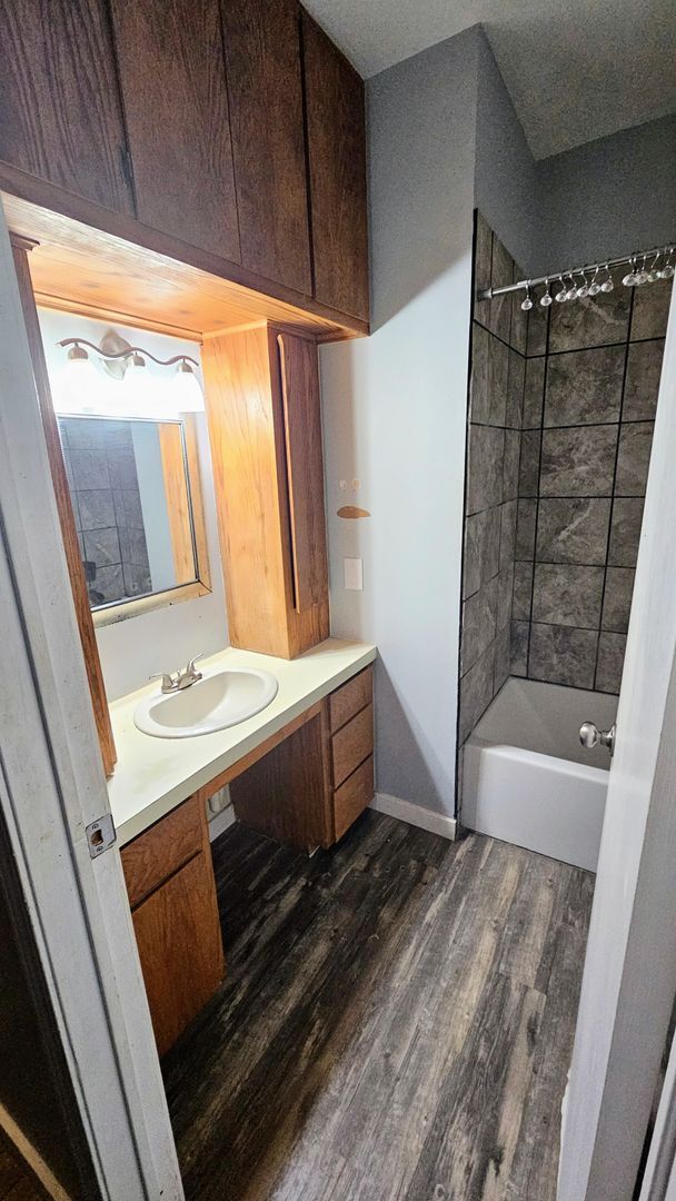 Building Photo - 3244 E 5th Ave