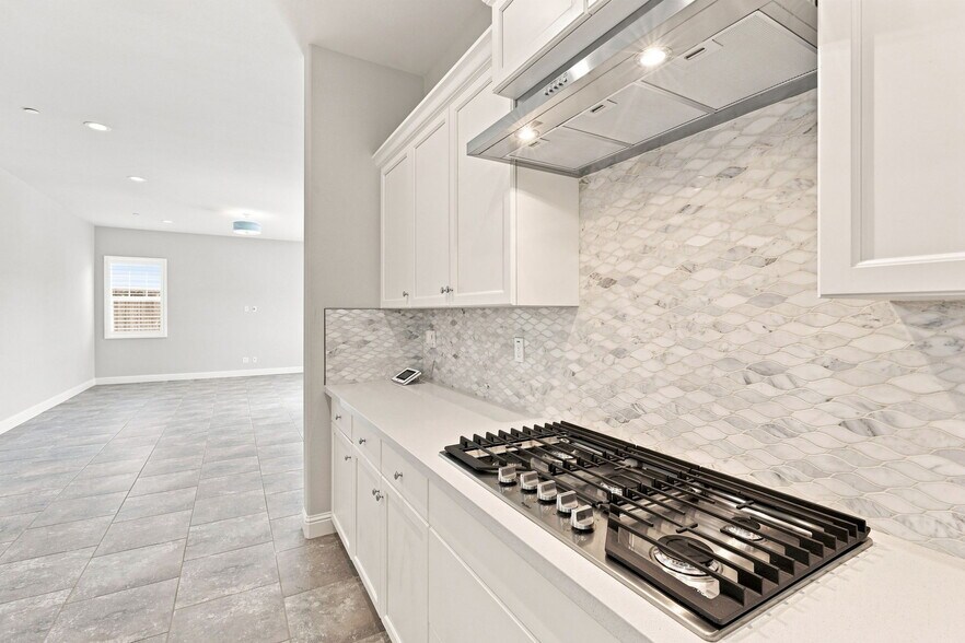 Building Photo - 2964 Bluffs Dr