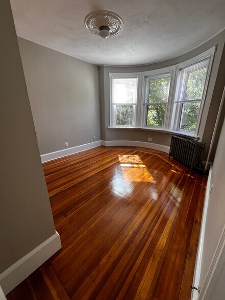 Building Photo - 62 Fayston St