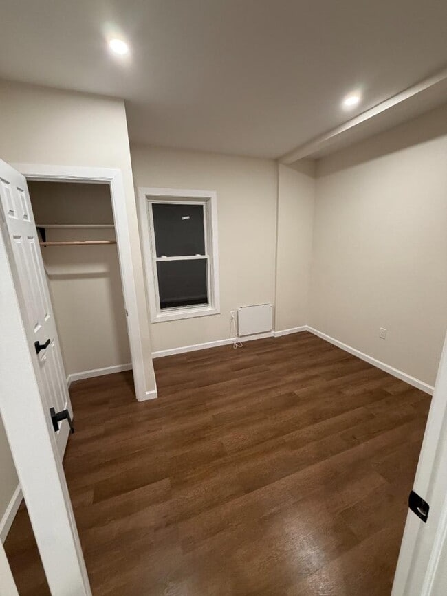 Building Photo - 6-36 Beach 22nd St