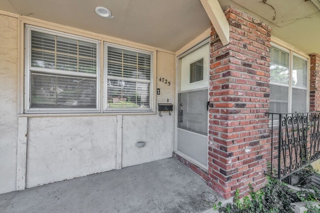 Floorplan - 4723-4725 MERCIER