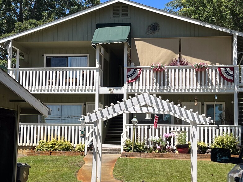 Building Photo - 2667 Lakeshore Blvd