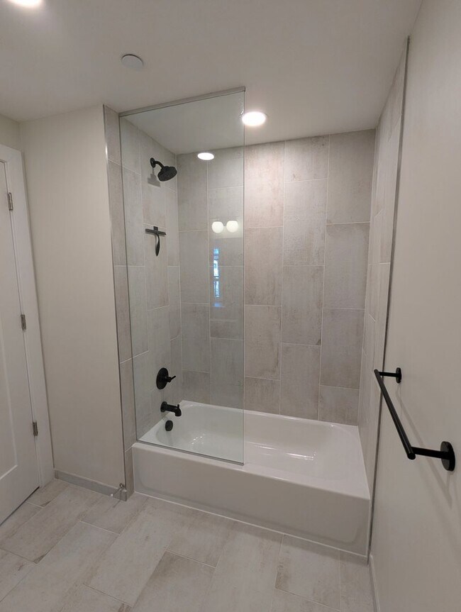 Building Photo - 2 Bedroom 2 Bathroom Condo at the Lawrence...