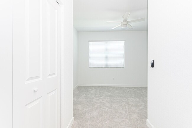 Building Photo - 630 SE Lk Fls St