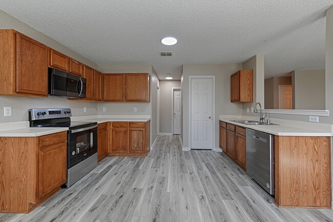 Building Photo - 5909 Thoroughbred Trail