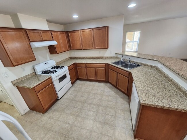 Building Photo - Lovely Two Story Home in Mountain Edge Community