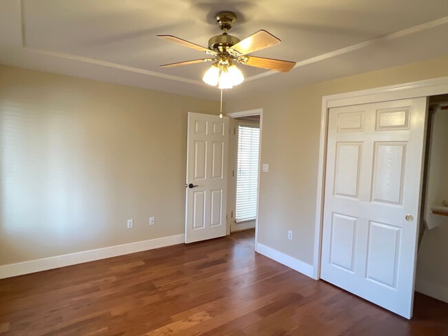 Building Photo - MOVE IN SPECIAL- 1/2 OFF FIRST MONTH'S REN...