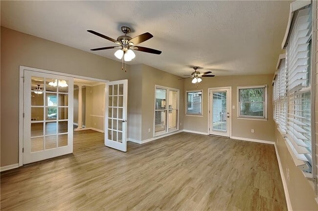 Building Photo - 2090 Moccasin Way