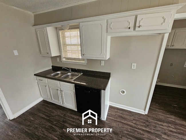 Building Photo - 5368 Heritage Ave