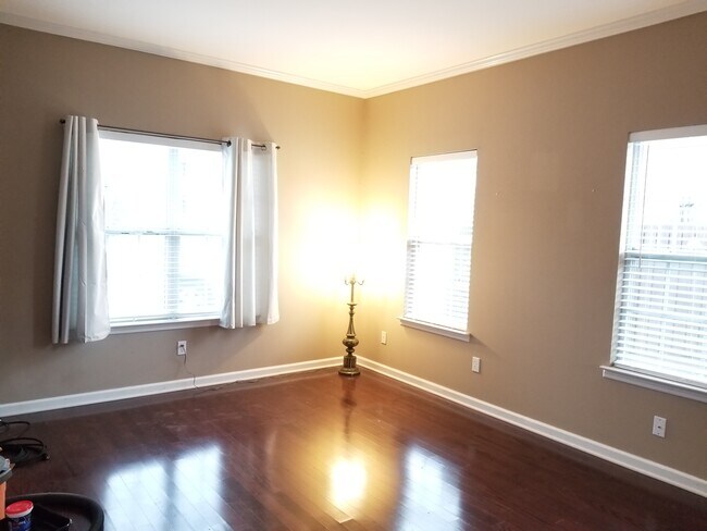 Building Photo - 2730 Linmar Ave