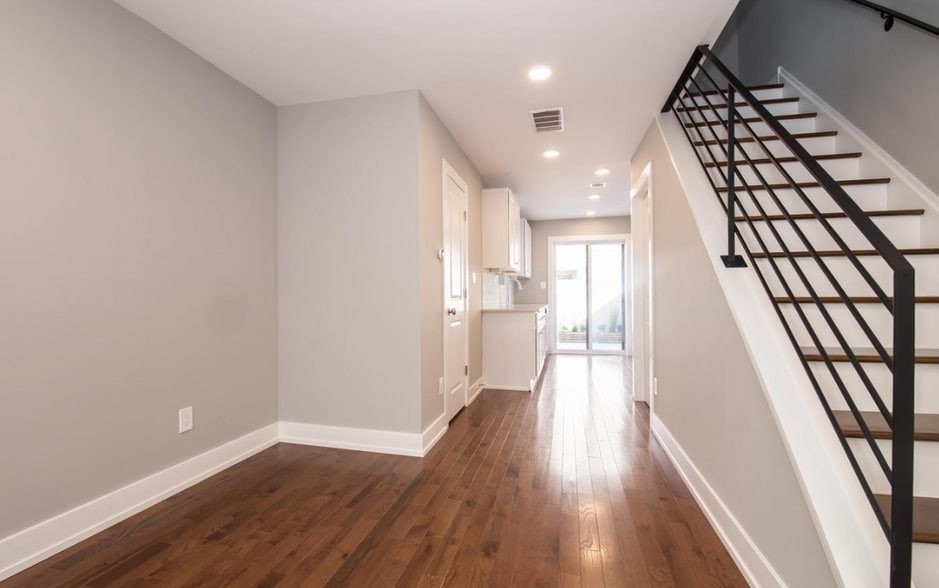 Kitchen & Powder Room - 1513 S Woodstock St