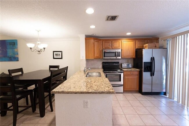 Building Photo - 2863 NE 15th St