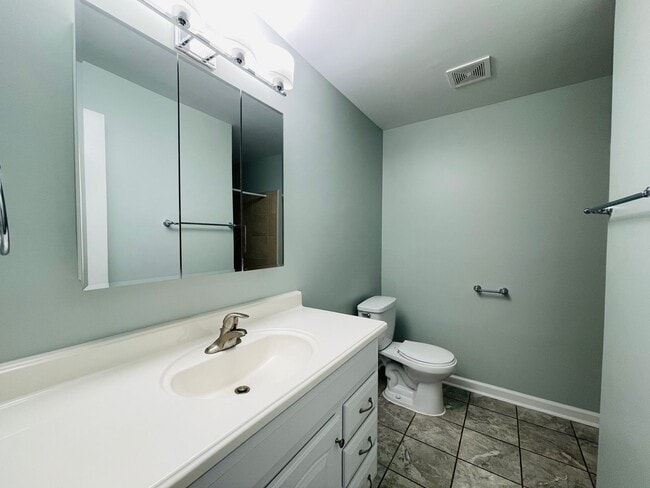Building Photo - CHARMING CONDO IN STAFFORD!