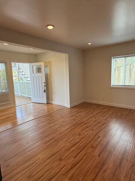 Building Photo - 1085 10th St