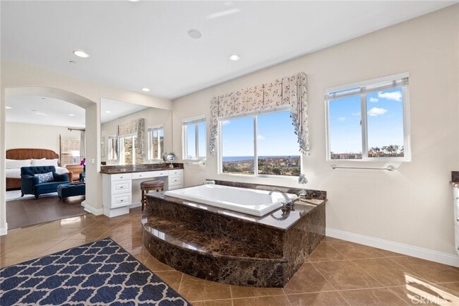 Building Photo - 15 Vista Cielo