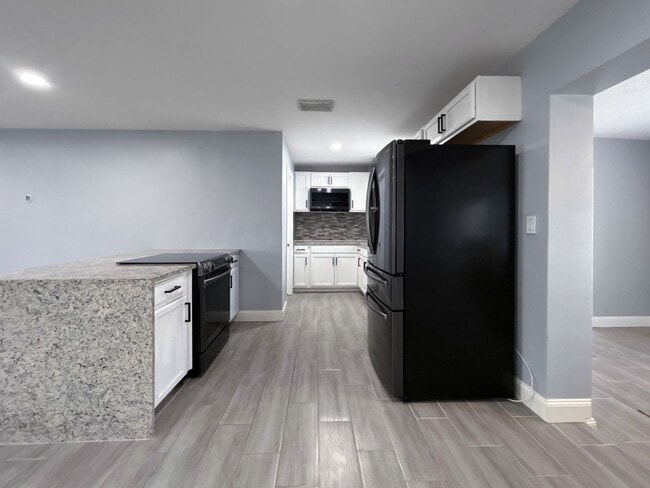 Building Photo - Beautiful Seminole Home with Large, Fully Fenced Backyard! | 3beds/1.5bath