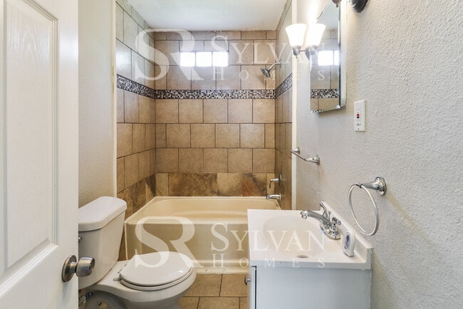 Building Photo - Adorable 3BR Home Available Now!