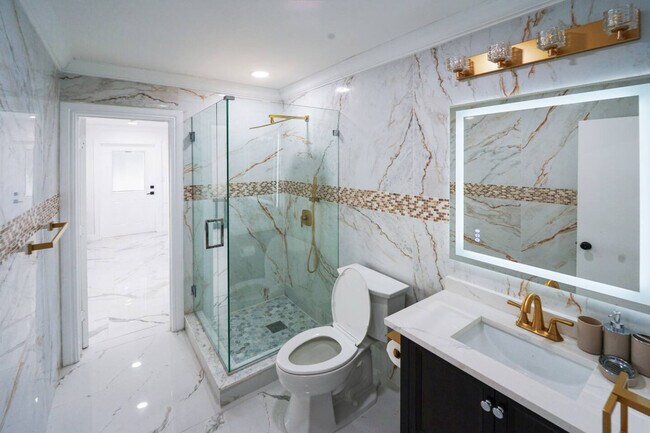 Building Photo - 651 NW 42nd Ave