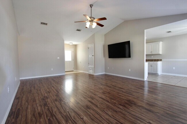 Building Photo - 3151 Forrest Ave