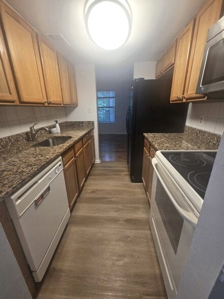 Building Photo - 9166 Lambskin Ln
