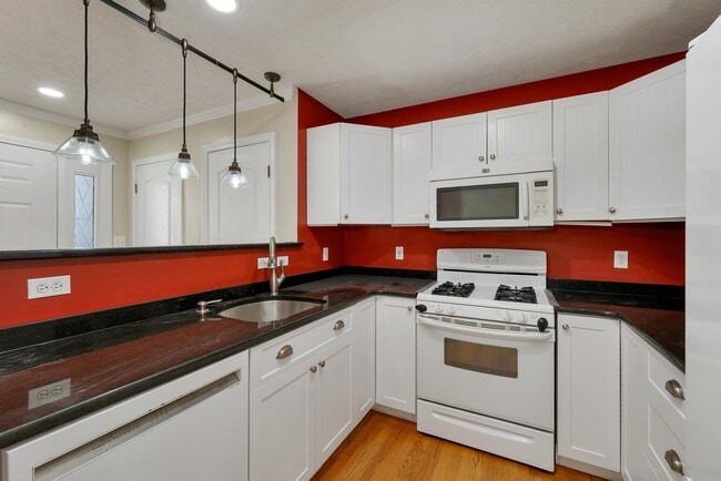 Building Photo - 32 Suffolk Ct