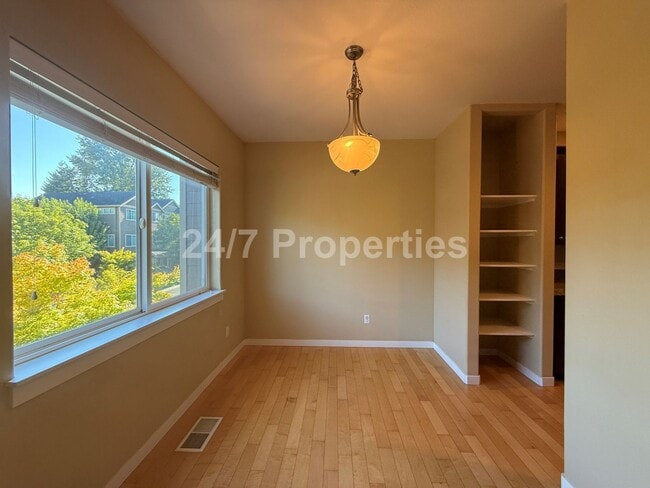 Building Photo - Cozy and Spacious Townhome w/ Deck & Balco...