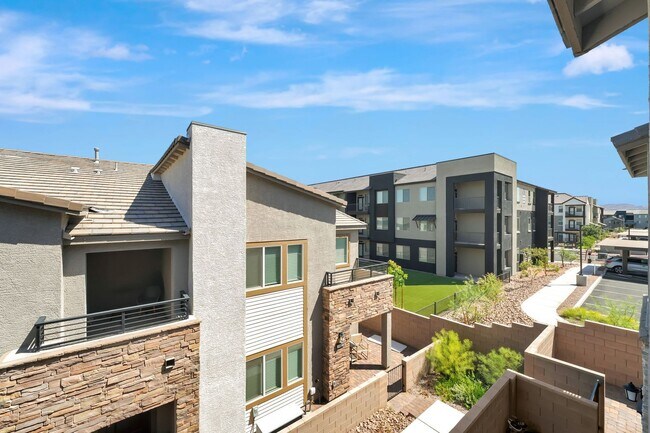 Building Photo - Modern Cadence Townhome with Sleek Finishes & Open-Concept Living!