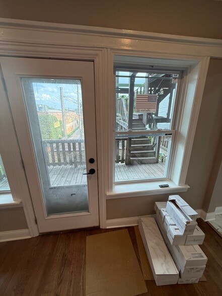 Dining - 1629 W Granville Ave