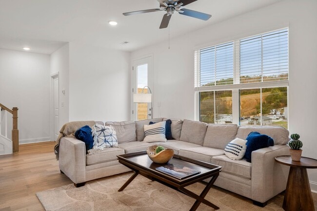 Building Photo - 3bd Marigold in Chapman Trace!
