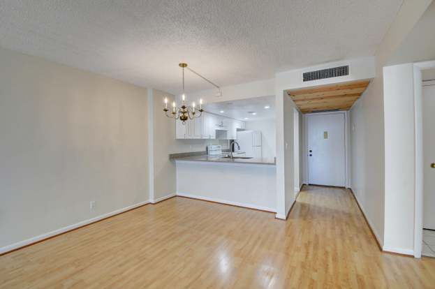 Building Photo - 14 Royal Palm Way