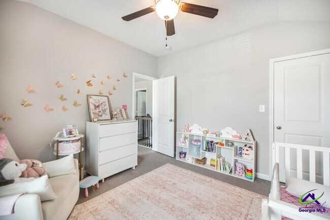 Building Photo - 421 Newport Ave