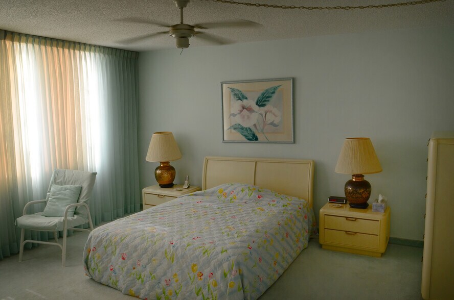 Building Photo - 7665 Sun Island Dr S