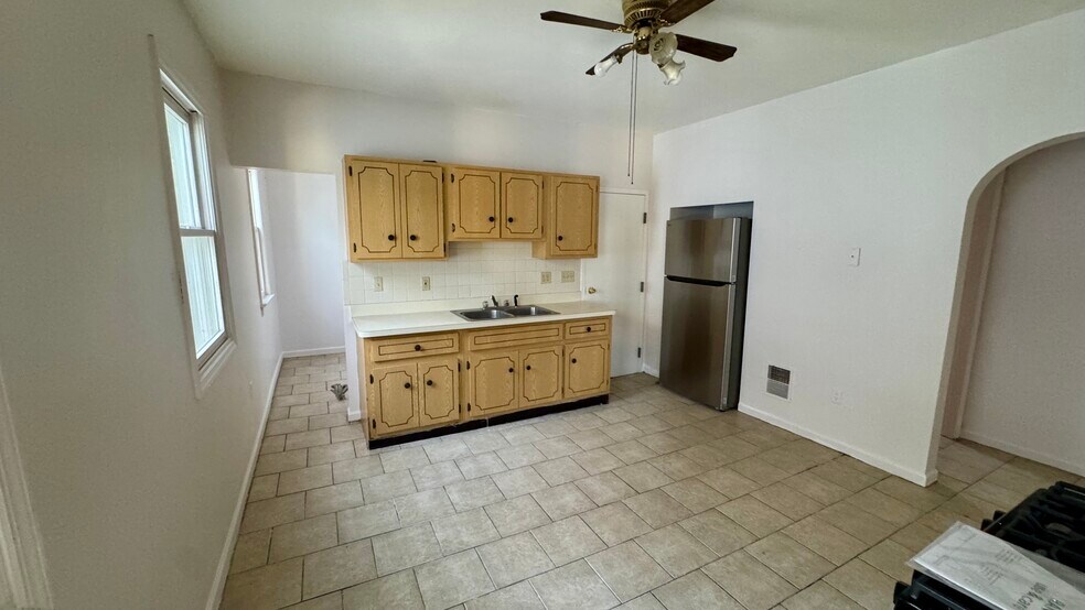 Building Photo - 103 Garfield Ave