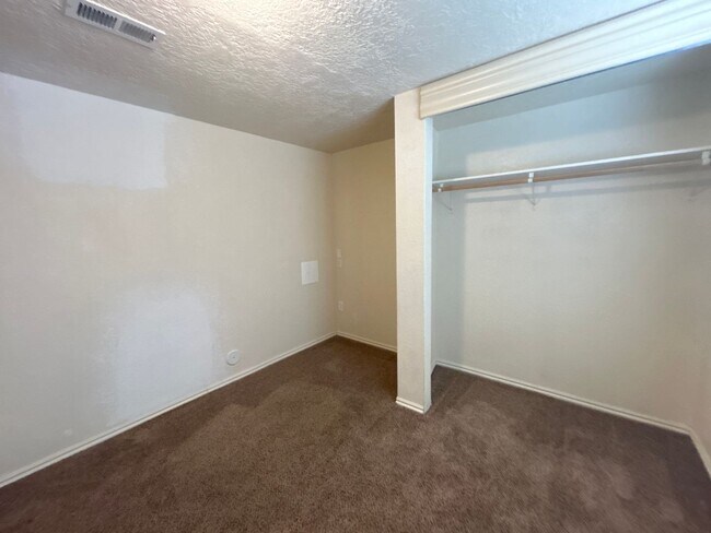 Building Photo - 354 Pinecone Dr