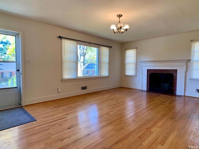 Building Photo - 217 Hardee St