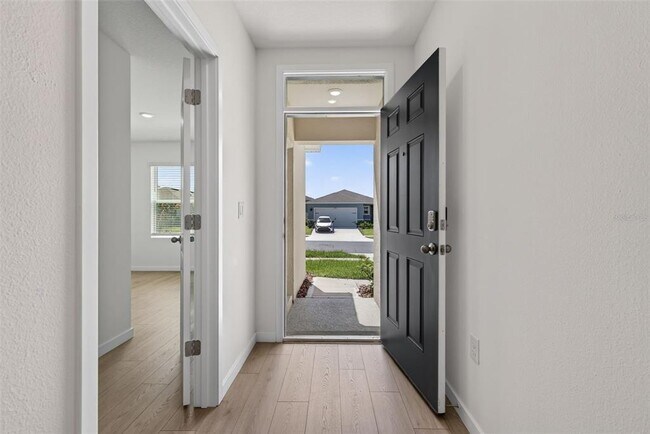 Building Photo - 2893 House Finch Rd
