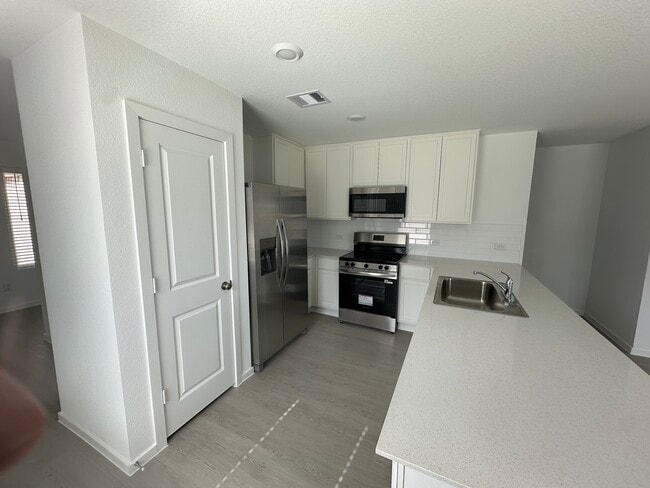 Building Photo - 15131 Willowater Dr