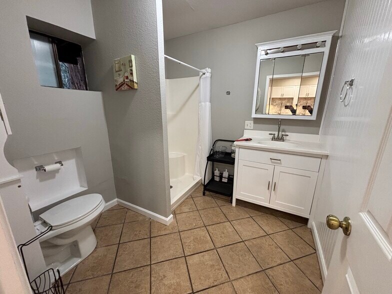 Building Photo - 2854 Viona Rd